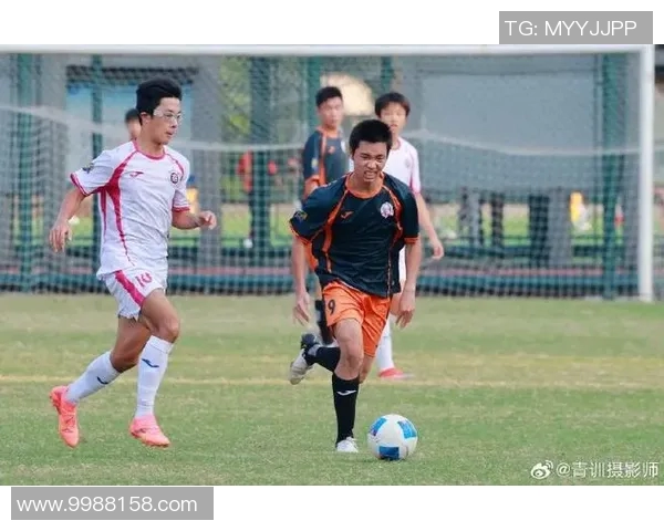 足球明星用上海话畅谈足球梦想与生活趣事的精彩瞬间